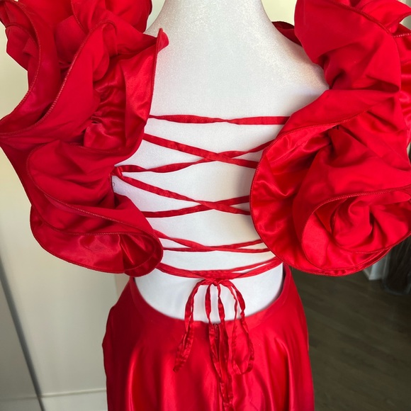 NWT. B Darlin's gorgeous satin red gown with pockets - Picture 11 of 15